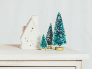 Read more about the article 8 Budget-Friendly Holiday Decor Ideas