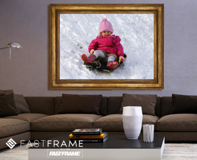 You are currently viewing How Custom Frames Can Complete Your Holiday Decorating